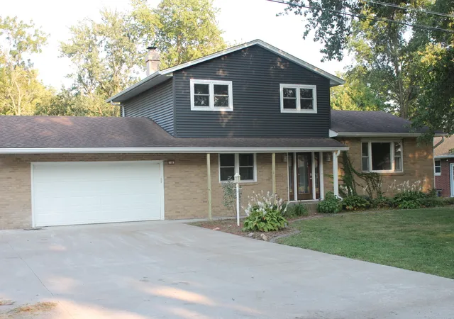 Photo 3 of Sale Pending at 108 Circle Dr, Cambridge, IL 61238 | MLS# 12754476 | Listing updated on 2026-09-24