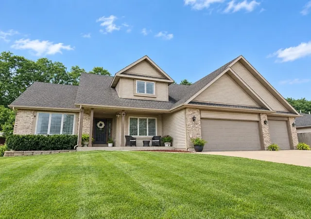 Photo 2 of Single family home for sale at 230 English Ln, Winthrop Harbor, IL 60096 | MLS# 12754483 | Listing updated on 2026-09-26