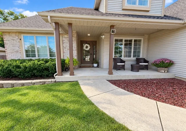 Photo 3 of Single family home for sale at 230 English Ln, Winthrop Harbor, IL 60096 | MLS# 12754483 | Listing updated on 2026-09-26