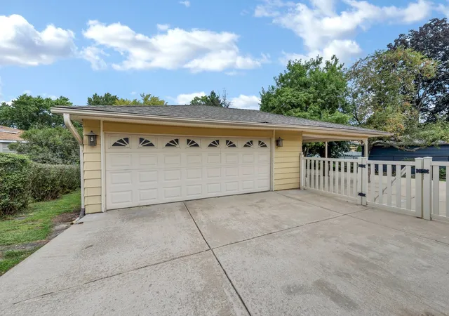 Photo 3 of Single family home for sale at 1734 W Rampart Rd, Addison, IL 60101 | MLS# 12754487 | Listing updated on 2026-09-22