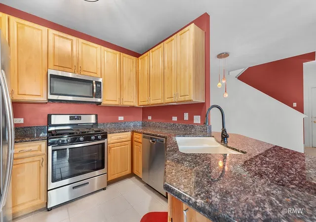 Listing Photo 4 - Condo for sale in building located at 1275 W Lake St, Addison, IL 60101 - Unit #303