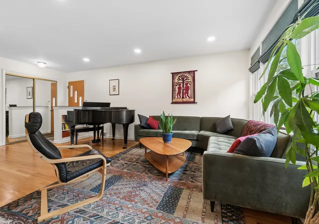Photo 4 of Sale Pending at 9306 Kostner Ave, Skokie, IL 60076 | MLS# 12754516 | Listing updated on 2026-10-08
