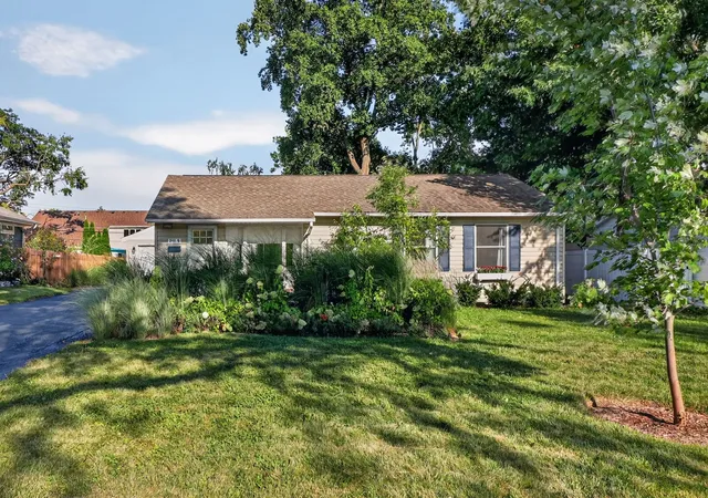Photo 2 of Single family home for sale at 211 S Dorchester Ave, Wheaton, IL 60187 | MLS# 12754523 | Listing updated on 2026-09-12