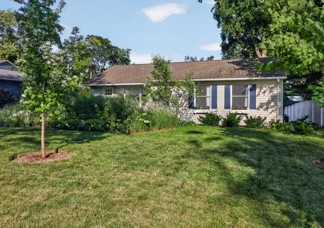 Photo 3 of Single family home for sale at 211 S Dorchester Ave, Wheaton, IL 60187 | MLS# 12754523 | Listing updated on 2026-09-12