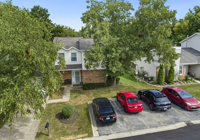 Photo 3 of Townhouse for sale at 251 Tamarack Dr, Bloomingdale, IL 60108 | MLS# 12754525 | Listing updated on 2026-09-13