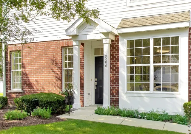 Photo 2 of Townhouse for sale at 1586 Matthew Dr #1586, Algonquin, IL 60102 | MLS# 12754530 | Listing updated on 2026-09-29