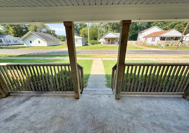 Photo 4 of Single family home for sale at 323 Austin Ave, Flora, IL 62839 | MLS# 12754531 | Listing updated on 2026-10-05