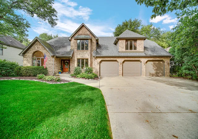 Photo 2 of Single family home for sale at 1024 Trillium Trl, West Chicago, IL 60185 | MLS# 12754533 | Listing updated on 2026-10-04