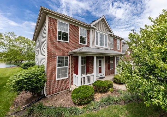 Photo 2 of Single family home for sale at 815 Preston Ln, Oswego, IL 60543 | MLS# 12754535 | Listing updated on 2026-09-28
