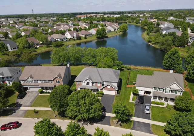 Photo 3 of Single family home for sale at 815 Preston Ln, Oswego, IL 60543 | MLS# 12754535 | Listing updated on 2026-09-28