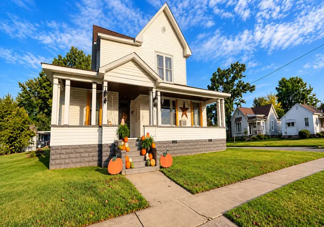 Photo 1 of Single family home for sale at 621 Girard St, Metropolis, IL 62960 | MLS# 12754540 | Listing updated on 2026-10-11