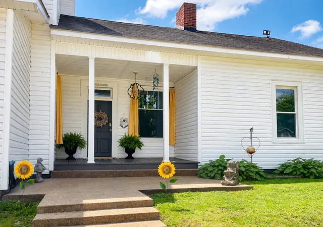 Photo 3 of Single family home for sale at 621 Girard St, Metropolis, IL 62960 | MLS# 12754540 | Listing updated on 2026-09-15