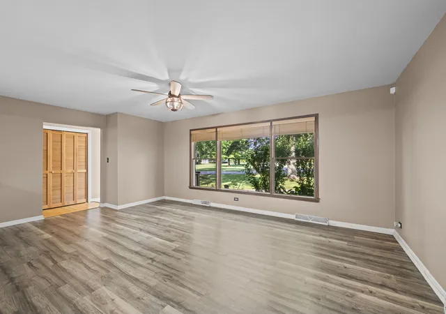 Photo 2 of Single family home for sale at 6231 Linden Ln, La Grange Highlands, IL 60525 | MLS# 12754542 | Listing updated on 2026-09-15