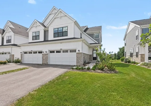 Photo 2 of Townhouse for sale at 4414 Chelsea Manor Cir, Aurora, IL 60504 | MLS# 12754551 | Listing updated on 2026-09-15