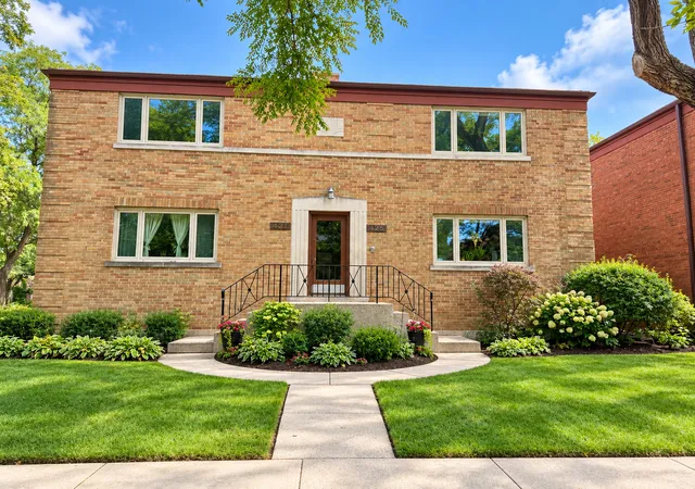 Photo 1 of Condo for sale at 427 Edgewood Pl #2N, River Forest, IL 60305 | MLS# 12754565 | Listing updated on 2026-09-22