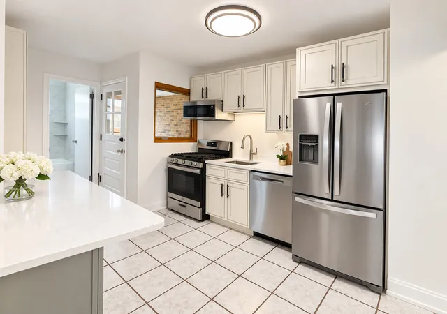 Photo 2 of Condo for sale at 427 Edgewood Pl #2N, River Forest, IL 60305 | MLS# 12754565 | Listing updated on 2026-09-22