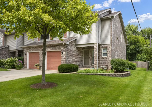 Photo 2 of Townhouse for sale at 526 E Highland Ave, Villa Park, IL 60181 | MLS# 12754569 | Listing updated on 2026-09-18