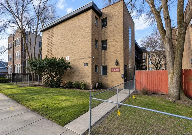 Photo 1 of Condo for sale at 7420 N Winchester Ave #1B, Chicago, IL 60626 | MLS# 12754588 | Listing updated on 2026-09-17