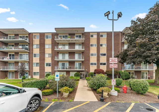 Condo for sale at 2900 Maple Ave #18A, Downers Grove, IL 60515 | MLS# 12754597