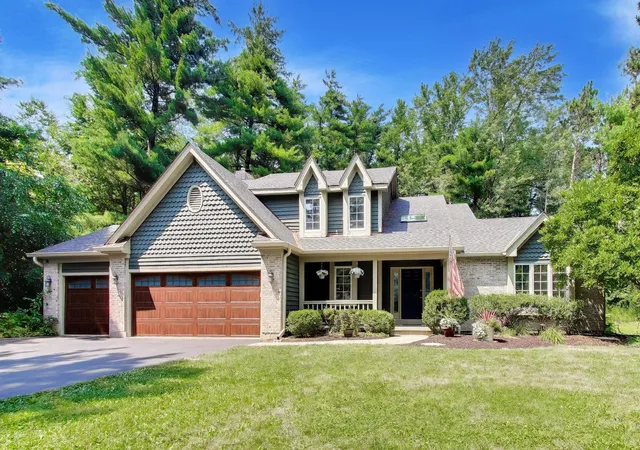 Photo 2 of Single family home for sale at 4010 Terry Ave, Crystal Lake, IL 60014 | MLS# 12754599 | Listing updated on 2026-09-15