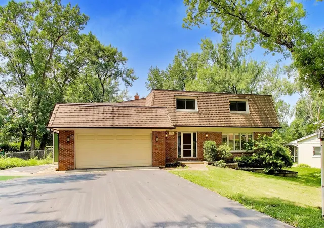 Photo 1 of Single family home for sale at 10s324 Hampshire Ln, Willowbrook, IL 60527 | MLS# 12754605 | Listing updated on 2026-09-15