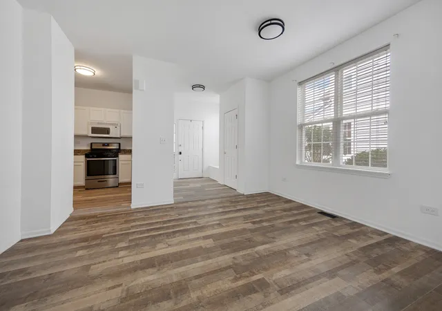Photo 4 of Townhouse for sale at 736 Woodewind Dr, Naperville, IL 60563 | MLS# 12754606 | Listing updated on 2026-10-08
