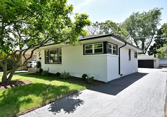 Photo 2 of Single family home for sale at 800 S Swain Ave, Elmhurst, IL 60126 | MLS# 12754611 | Listing updated on 2026-09-15