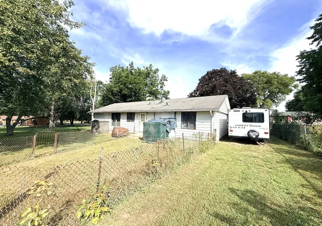 Photo 2 of Sale Pending at 213 Henderson St, Rossville, IL 60963 | MLS# 12754615 | Listing updated on 2026-10-05
