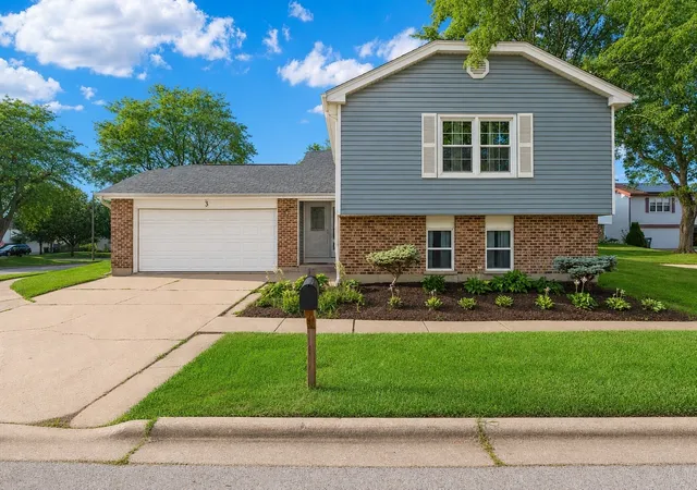 Photo 1 of Single family home for sale at 3 Whitehall Ct, Streamwood, IL 60107 | MLS# 12754635 | Listing updated on 2026-09-15