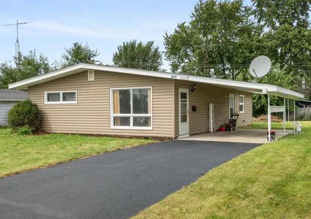 Photo 1 of Single family home for sale at 323 Kingswood Dr, North Aurora, IL 60542 | MLS# 12754645 | Listing updated on 2026-09-24