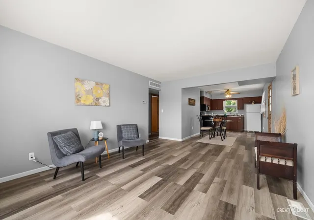 Photo 2 of Single family home for sale at 323 Kingswood Dr, North Aurora, IL 60542 | MLS# 12754645 | Listing updated on 2026-09-24