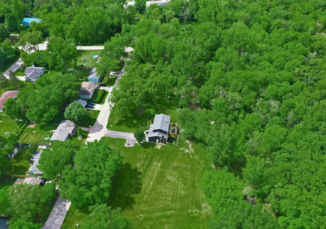 Photo 2 of Single family home for sale at 2711 Old Oak Dr, Mc Henry, IL 60050 | MLS# 12754646 | Listing updated on 2026-09-17