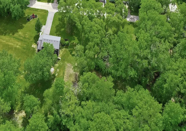 Photo 3 of Single family home for sale at 2711 Old Oak Dr, Mc Henry, IL 60050 | MLS# 12754646 | Listing updated on 2026-09-17