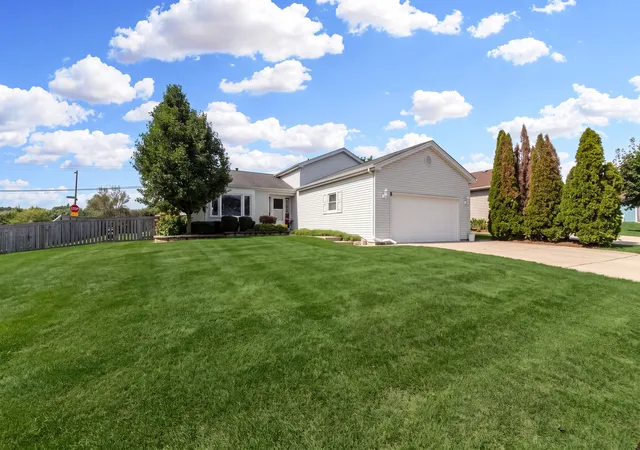 Photo 1 of Single family home for sale at 6 Carol Ann Dr, Streamwood, IL 60107 | MLS# 12754651 | Listing updated on 2026-09-17
