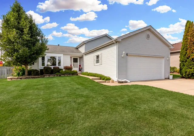 Photo 2 of Single family home for sale at 6 Carol Ann Dr, Streamwood, IL 60107 | MLS# 12754651 | Listing updated on 2026-09-29