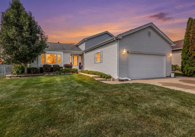Photo 3 of Single family home for sale at 6 Carol Ann Dr, Streamwood, IL 60107 | MLS# 12754651 | Listing updated on 2026-09-17