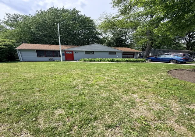 Photo 2 of Single family home for sale at 610 N Evanslawn Ave, Aurora, IL 60506 | MLS# 12754679 | Listing updated on 2026-09-15