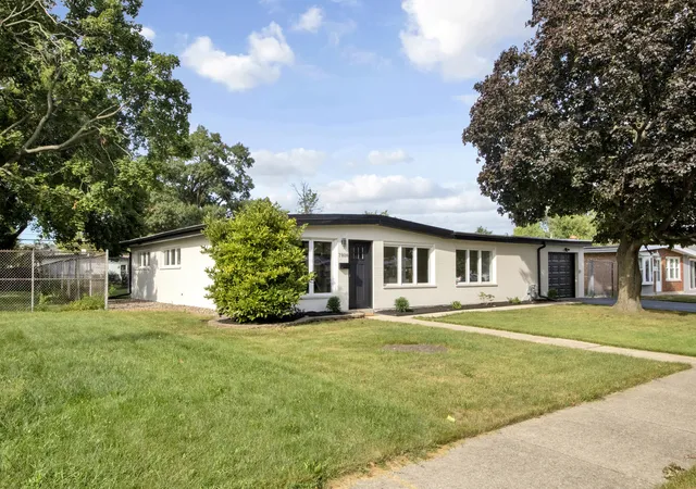 Photo 4 of Single family home for sale at 7906 W 98th Street, Hickory Hills, IL 60457 | MLS# 12754692 | Listing updated on 2026-09-29