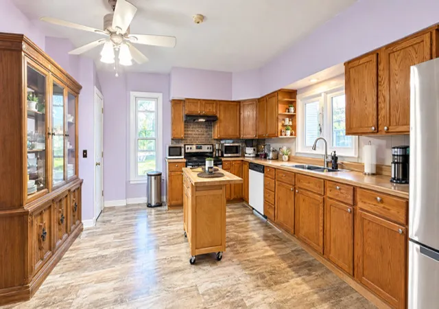 Photo 4 of Single family home for sale at 952 Larkin Ave, Elgin, IL 60123 | MLS# 12754700 | Listing updated on 2026-10-23