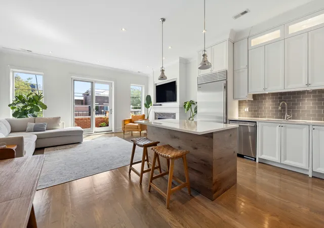 Photo 2 of Condo for sale at 1320 W Wrightwood Ave #3, Chicago, IL 60614 | MLS# 12754715 | Listing updated on 2026-09-15