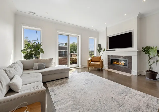 Photo 3 of Condo for sale at 1320 W Wrightwood Ave #3, Chicago, IL 60614 | MLS# 12754715 | Listing updated on 2026-09-15
