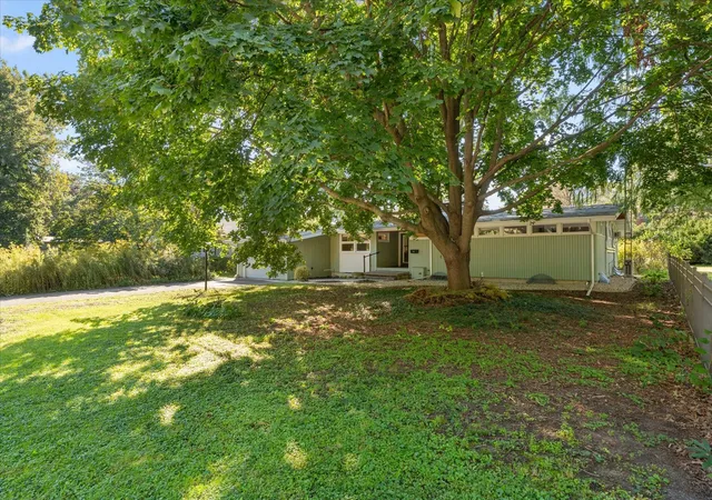Photo 3 of Single family home for sale at 507 E Sunnycrest Ct, Urbana, IL 61801 | MLS# 12754716 | Listing updated on 2026-10-03