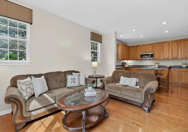 Photo 4 of Townhouse for sale at 611 Dunhill Ln, Carol Stream, IL 60188 | MLS# 12754721 | Listing updated on 2026-09-16
