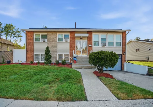 Photo 1 of Single family home for sale at 2615 Turtle Crk Dr, Hazel Crest, IL 60429 | MLS# 12754724 | Listing updated on 2026-09-29