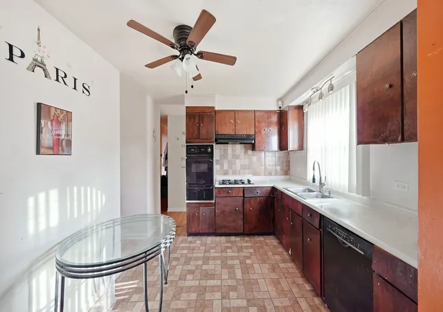 Photo 4 of Single family home for sale at 2615 Turtle Crk Dr, Hazel Crest, IL 60429 | MLS# 12754724 | Listing updated on 2026-09-29
