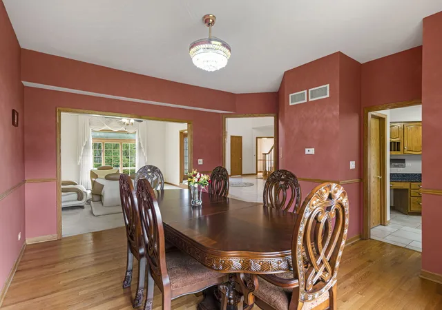 Photo 4 of Single family home for sale at 40322 N Golden Eagle Ct, Antioch, IL 60002 | MLS# 12754727 | Listing updated on 2026-09-21