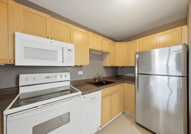 Photo 2 of Condo for sale at 1560 N Sandburg Ter #507J, Chicago, IL 60610 | MLS# 12754730 | Listing updated on 2026-09-16