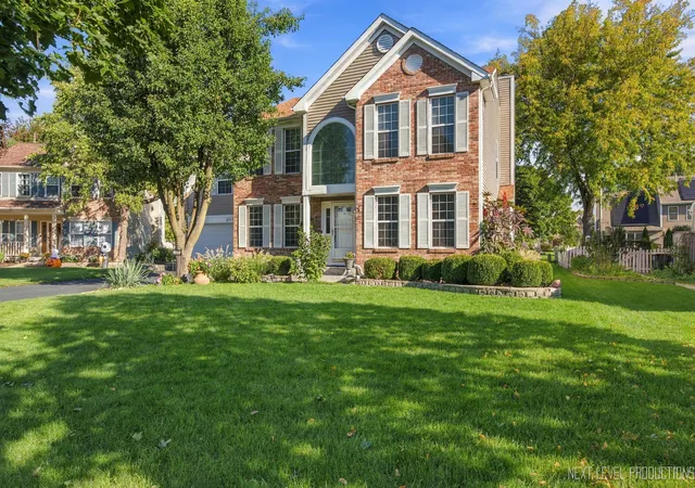 Photo 2 of Single family home for sale at 2513 Briarwood Ct, Aurora, IL 60506 | MLS# 12754751 | Listing updated on 2026-10-14