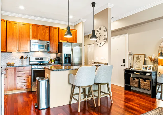 Listing Photo 3 - Condo for sale in building located at 2235 N Lister Ave, Chicago, IL 60614 - Unit #102