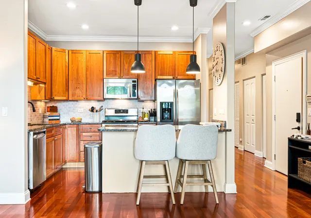Listing Photo 4 - Condo for sale in building located at 2235 N Lister Ave, Chicago, IL 60614 - Unit #102